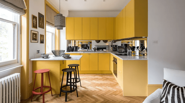Mẫu thiết kế nhà bếp cấp 4 theo tone màu vàng cho gian bếp mới lạ